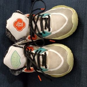 Nike Youth Basketball Shoes 5Y